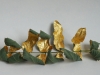 Feuille (robinier, square Viviani), 2022, feuilles de robinier, feuille d’or 23kt, 25 x 7,5 x 3,5 cm, pièce unique