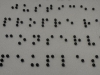 Lettre à l’aveugle, 2021, installation, 404 billes en bois 4 cm diamètre, 350 x 270 cm, édition de 3 + 1 EA. Production La Maréchalerie, Versailles, France. Photo © Nicolas Brasseur